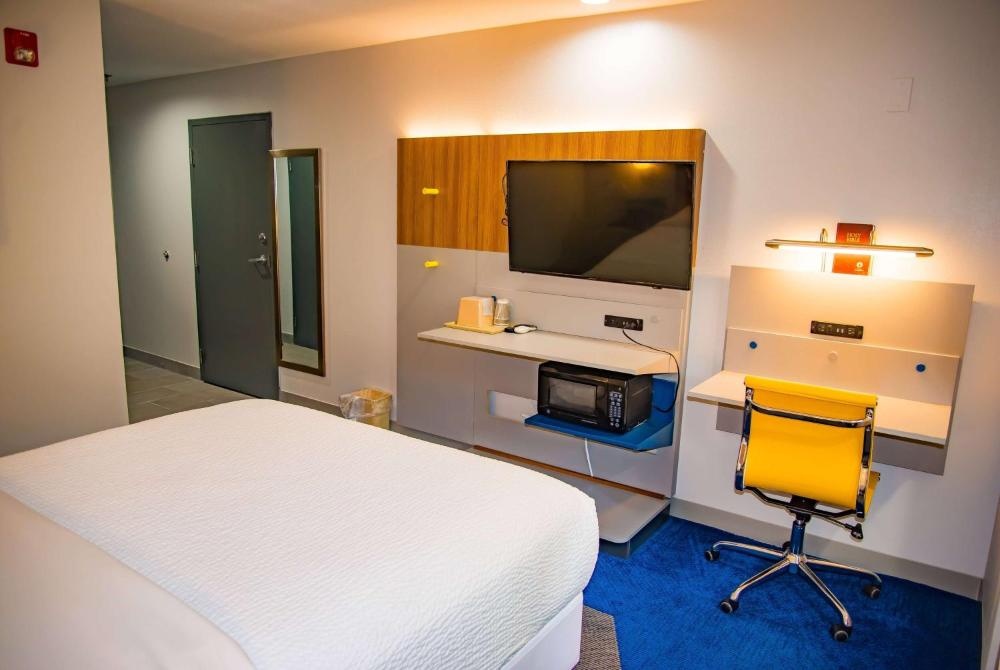 Microtel Inn & Suites by Wyndham Daphne Image 11