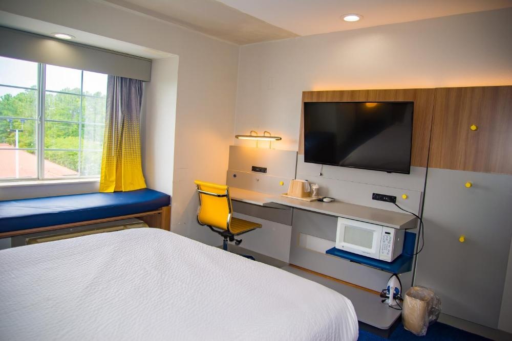 Microtel Inn & Suites by Wyndham Daphne Image 25