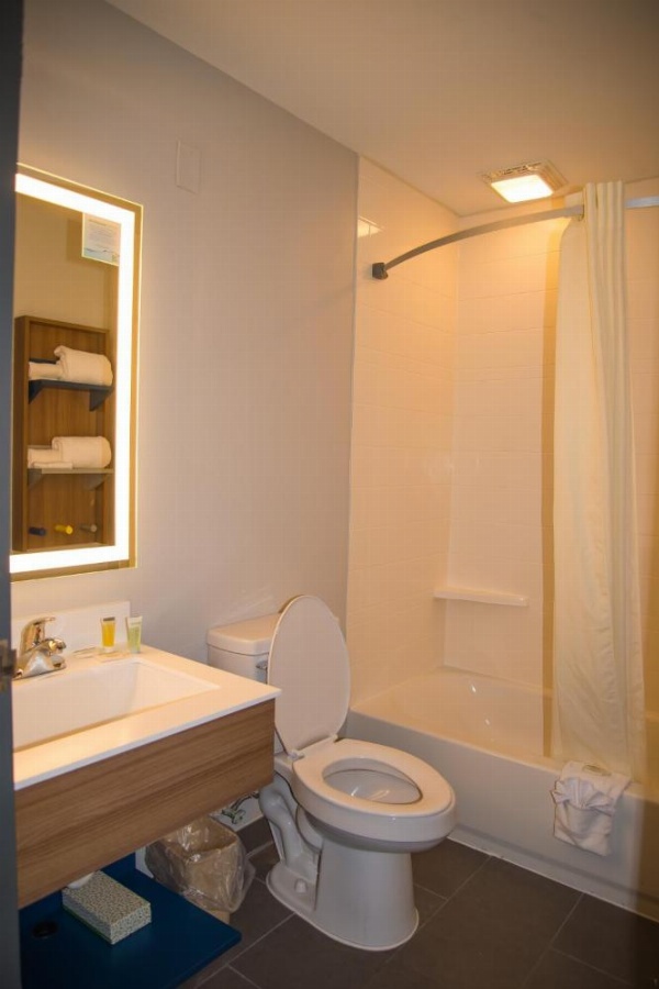 Microtel Inn & Suites by Wyndham Daphne image 10