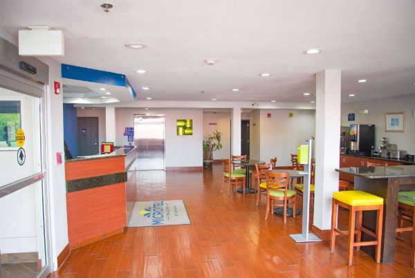 Microtel Inn & Suites by Wyndham Daphne image 5